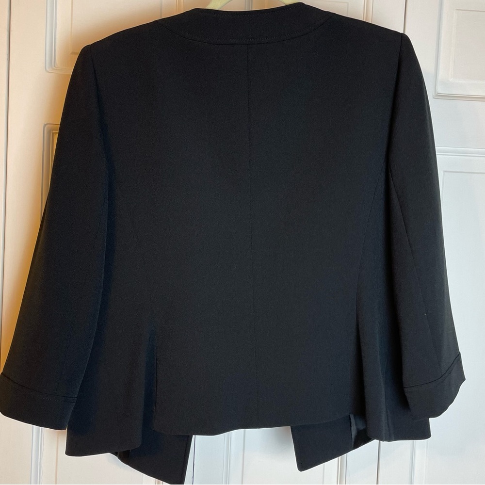 Tahari Arthur S. Levine Women’s Cropped Jacket with Gold Buttons | Size 12 - Picture 3 of 6